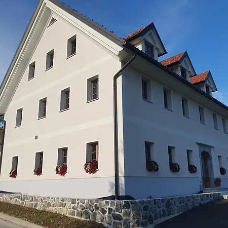 Domacija Blazevc ファームステイ Žiri