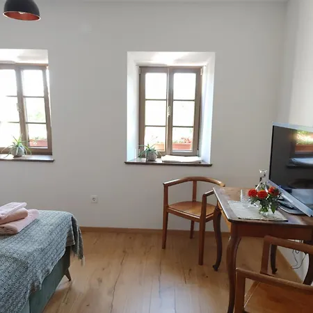 Domacija Blazevc * Ziri