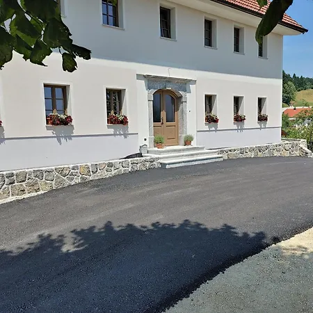 Domacija Blazevc ファームステイ Žiri