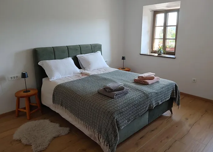 Domacija Blazevc * Žiri